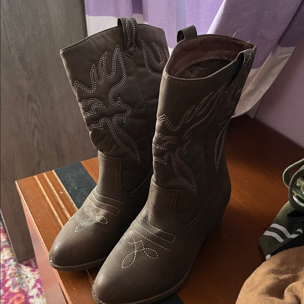 Buckle Brown Ankle Boots with Embroidered Design